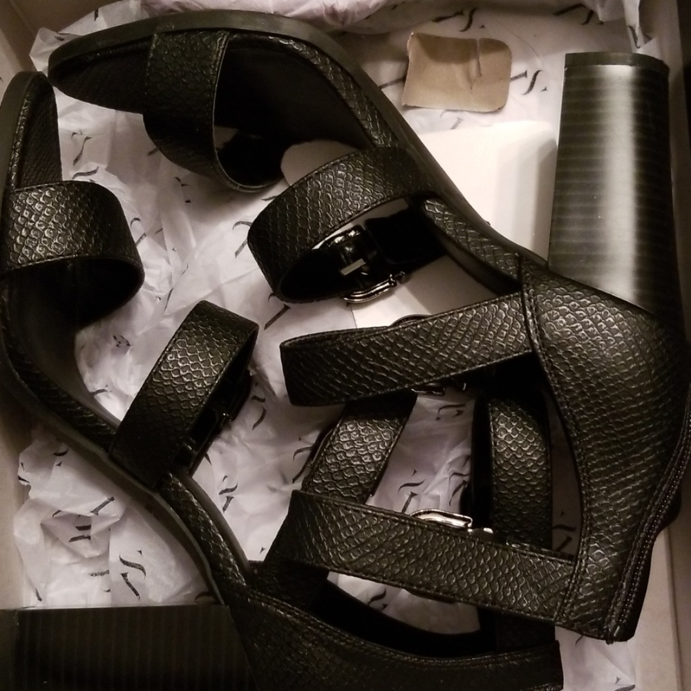 Simpley Vera Vera Wang Heels